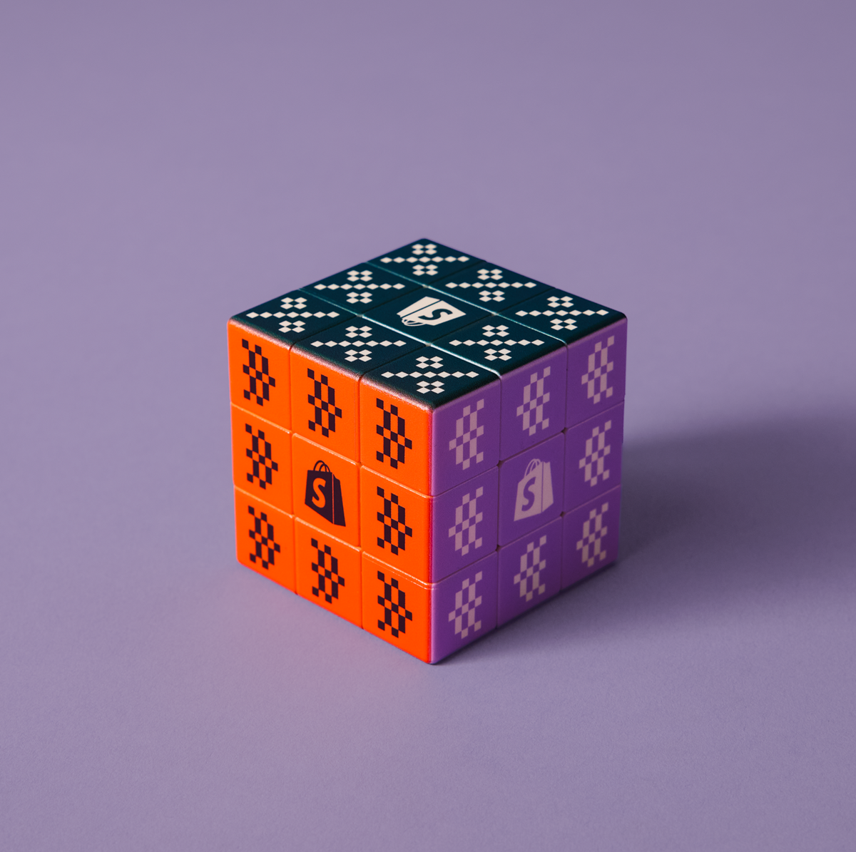 Logik's Cube de Shopify Supply, vista 3